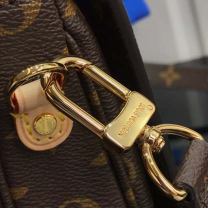 LUV MONOGRAM CANVAS POCHETTE METIS 25CM M44875