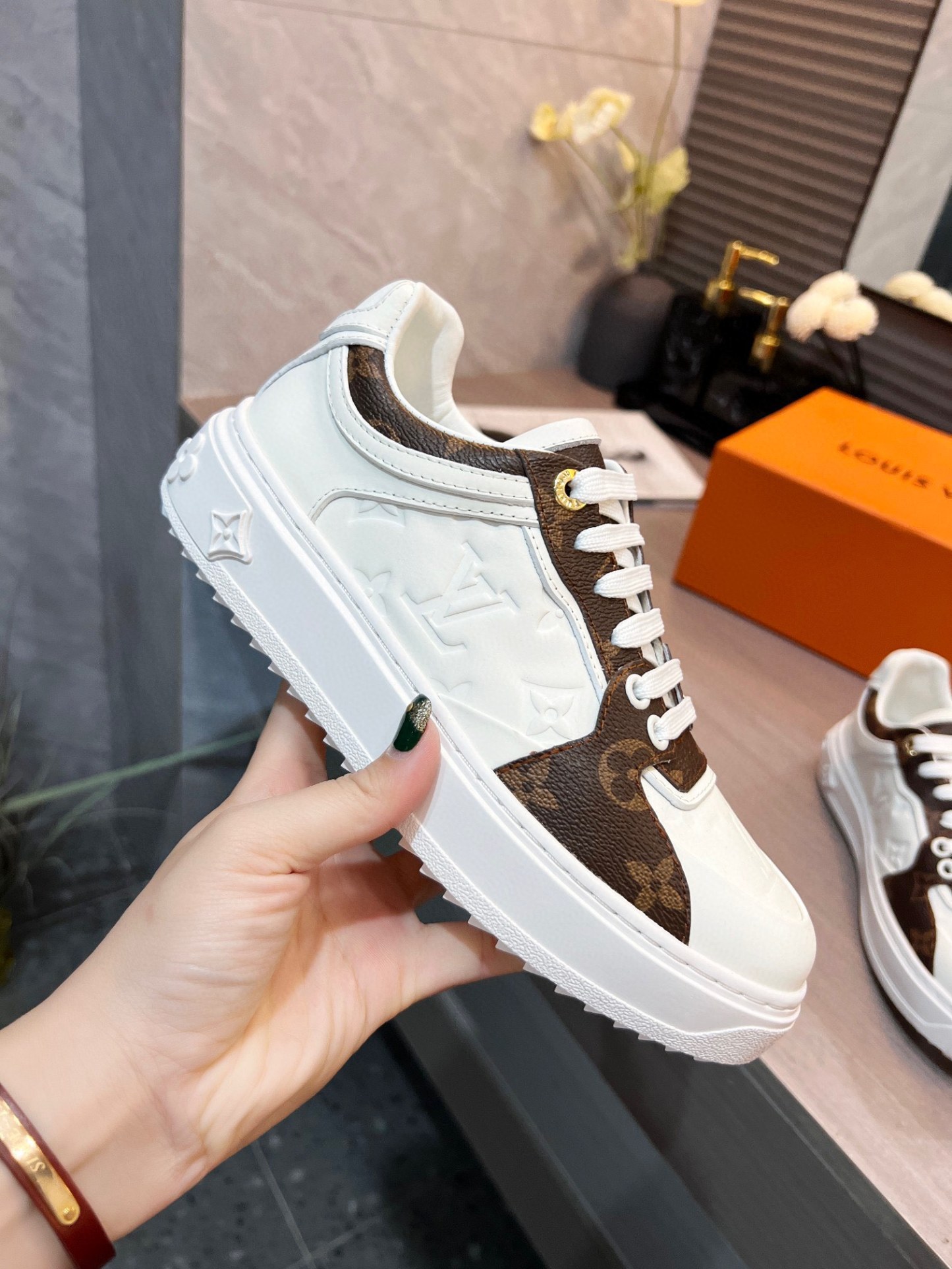 LUV WOMEN’S BOOMBOX SNEAKER BROWN