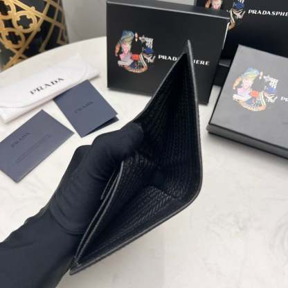 PR SAFFIANO MONOCHROME FLAP SMALL WALLET FULL BLACK 10CM 1MV204 QWA F0002
