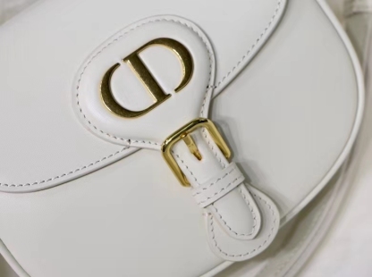 DOR MEDIUM BOBBY LATTE BOX CALFSKIN 22CM M9319UMOL M030