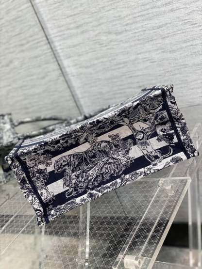 DIR 36CM NAVY BLUE TOILE DE JOUY STRIPES EMBROIDERY MEDIUM BOOK TOTE