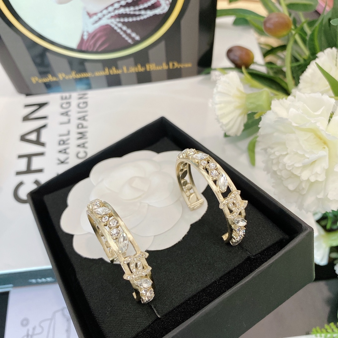 CC HOOP GOLD EARRINGS