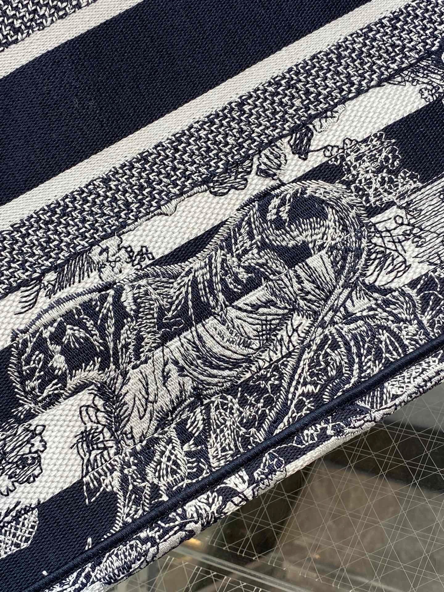 DOR MEDIUM BOOK TOTE NAVY BLUE TOILE DE JOUY STRIPES EMBROIDERY 36CM M1296ZRLP M928