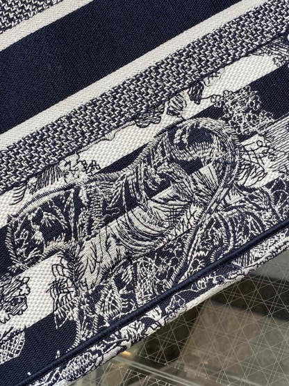 DOR MEDIUM BOOK TOTE NAVY BLUE TOILE DE JOUY STRIPES EMBROIDERY 36CM M1296ZRLP M928
