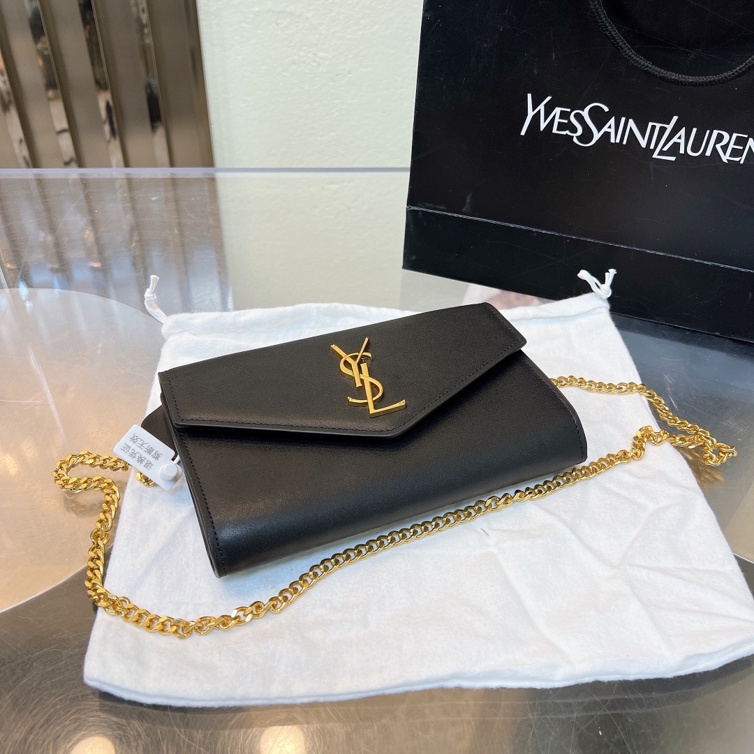YSL UPTOWN CHAIN WALLET IN GRAIN DE POUDRE EMBOSSED BLACK 19CM 6077881GF0J1000