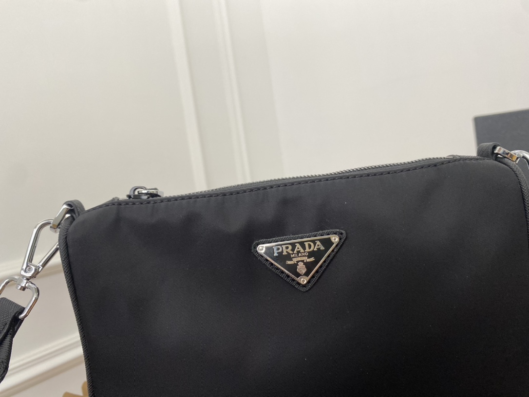 PR RE-EDITION 2000 RE-NYLON SHOULDER BAG 1BH046R064F0002VW11