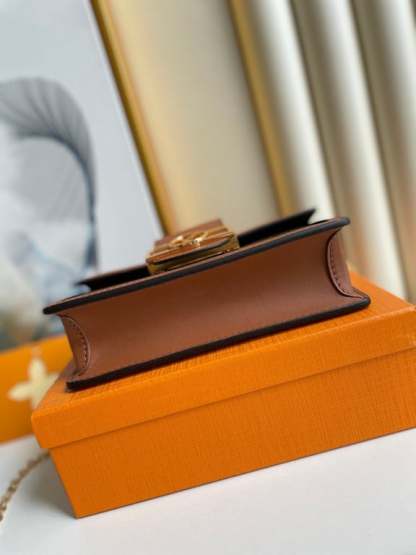 LUV DAUPHINE CHAIN WALLET 18CM