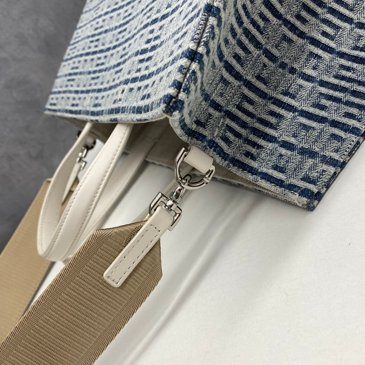 gv Medium G Tote Shopping Bag Denim Blue For Women, Handbags, Shoulder Bags 7.5in/19cm GVC BB50N2B1GC-457