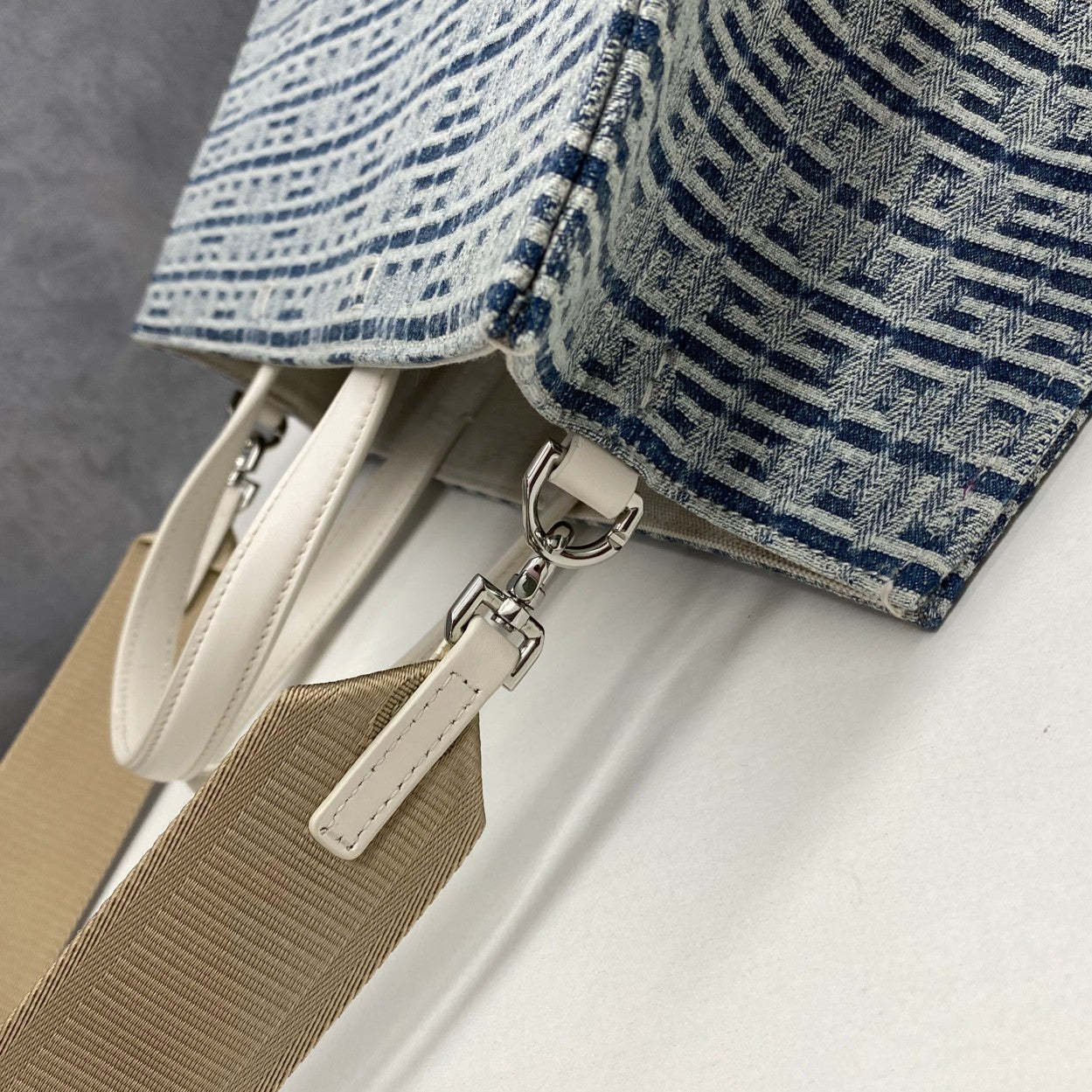 gv Medium G Tote Shopping Bag Denim Blue For Women, Handbags, Shoulder Bags 7.5in/19cm GVC BB50N2B1GC-457