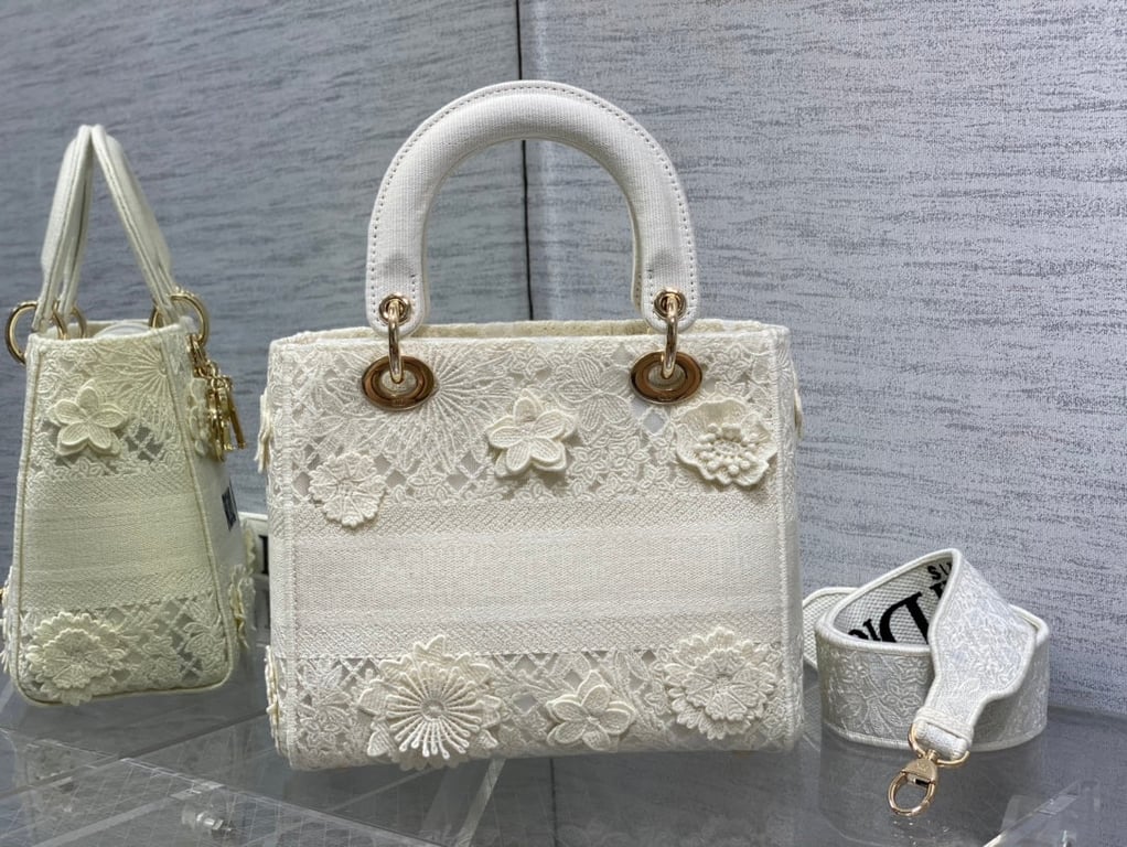 DIR MEDIUM LADY D-LITE BAG WHITE D-LACE EMBROIDERY WITH 3D MACRAME EFFECT 24CM
