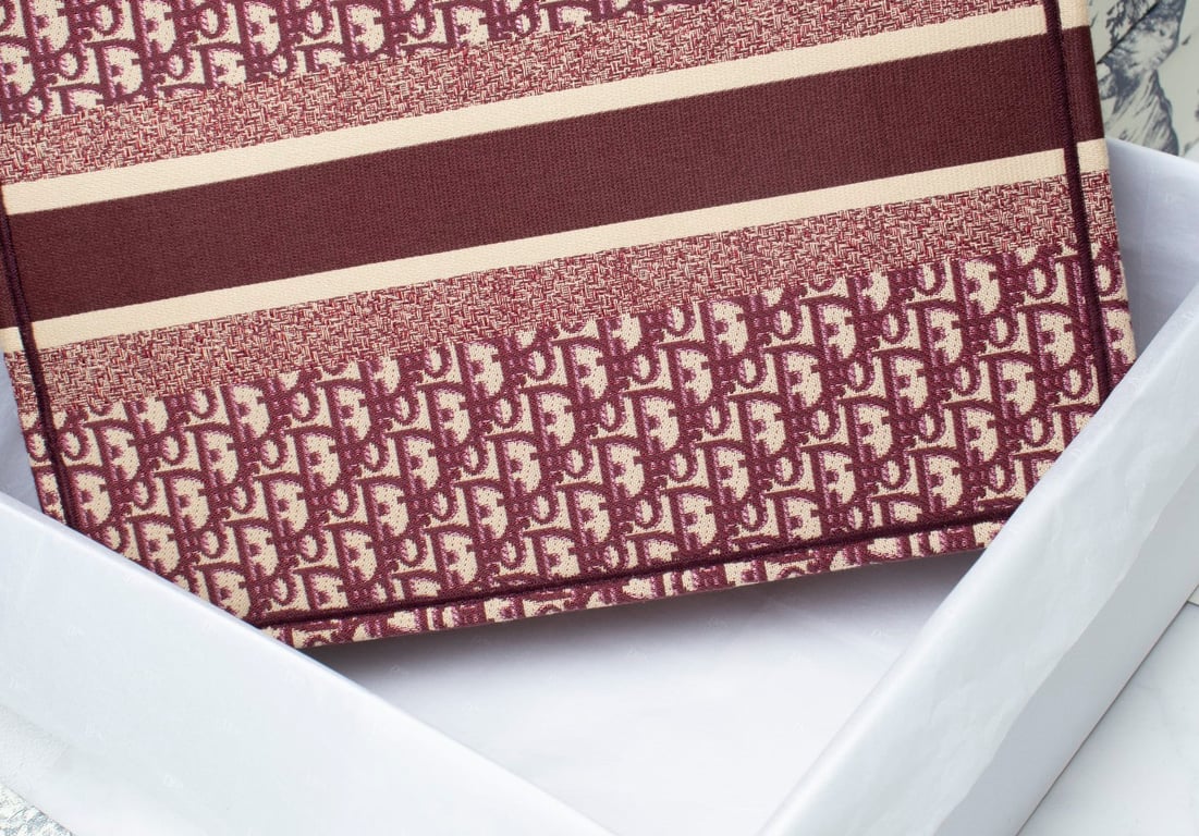 DIR LARGE BOOK TOTE OBLIQUE EMBROIDERY RED 42CM