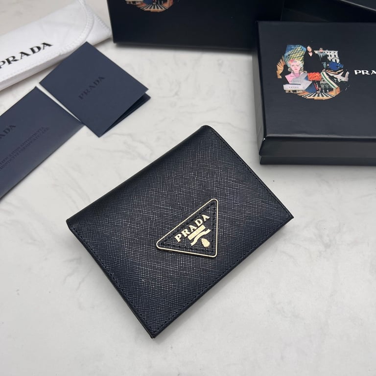 PR SMALL SAFFIANO LUX LEATHER FLAP CONTINENTAL TRIANGLE BLACK WALLET 10CM