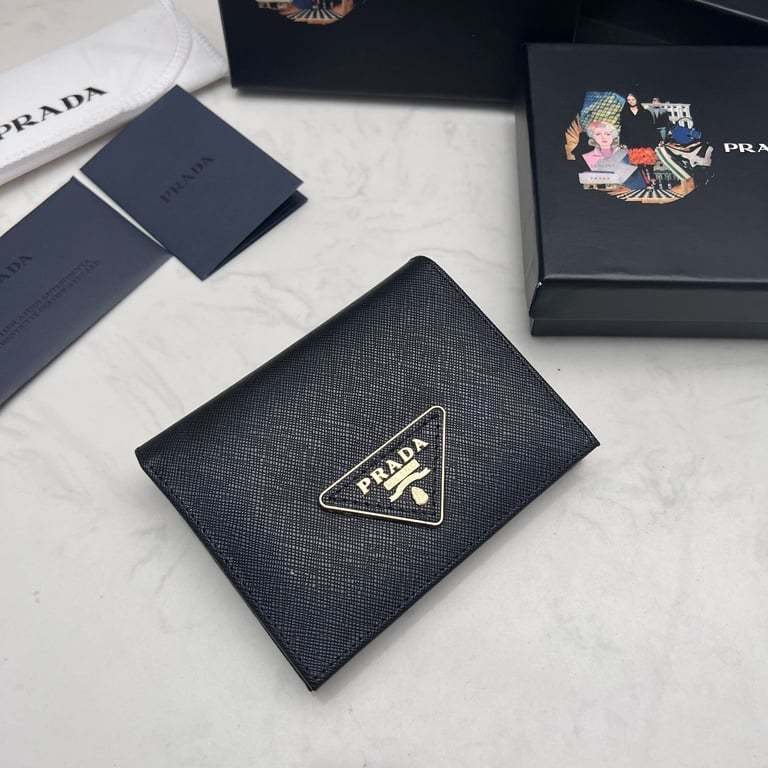 PR SMALL SAFFIANO LUX LEATHER FLAP CONTINENTAL TRIANGLE BLACK WALLET 10CM