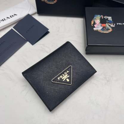PR SMALL SAFFIANO LUX LEATHER FLAP CONTINENTAL TRIANGLE BLACK WALLET 10CM