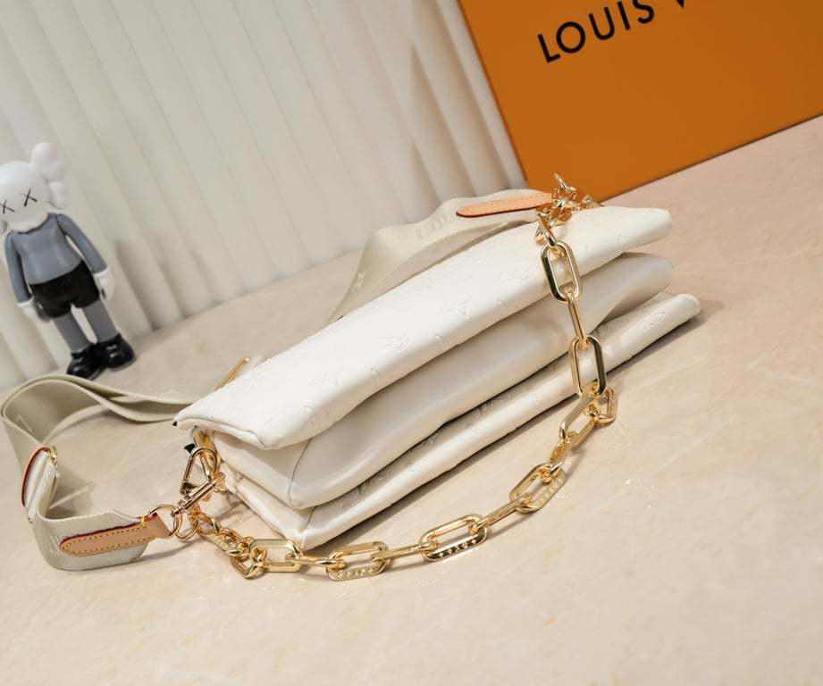 LUV COUSSIN PM CREAM 26CM M57793
