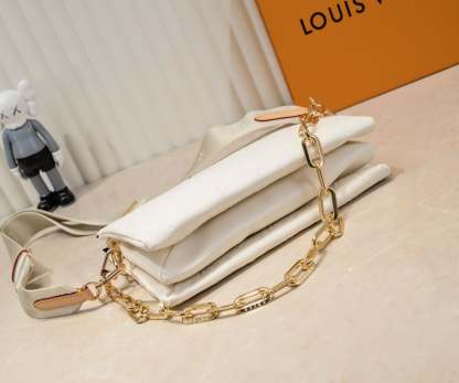 LUV COUSSIN PM CREAM 26CM M57793
