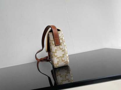 CE TRIOMPHE SHOULDER BAG IN SHINY CALFSKIN GOLD CC WHITE