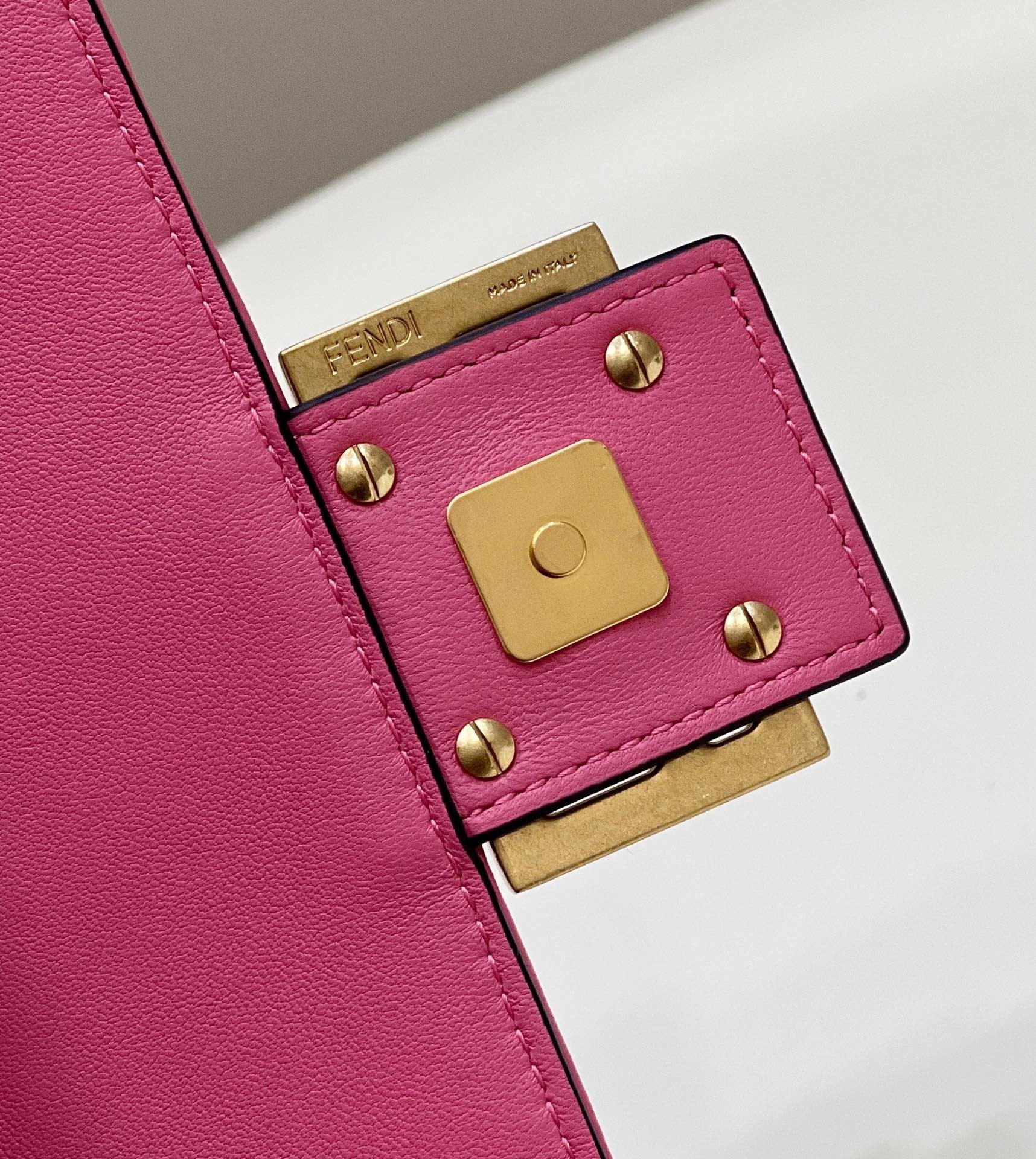FI Baguette Pink For Women, Women’s Handbags, Shoulder And Crossbody Bags 10.6in/27cm FF 8BR600