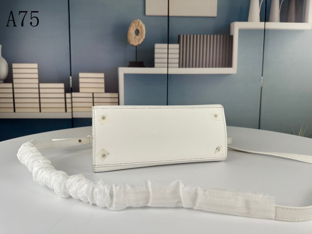 SAINT LAURENT CASSANDRA MEDIUM TOP HANDLE IN GRAIN DE POUDRE EMBOSSED WHITE LEATHER 24CM