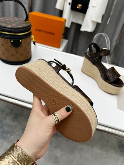 LUV BLACK AND BROWN WOMEN’S STARBOARD WEDGE SANDAL
