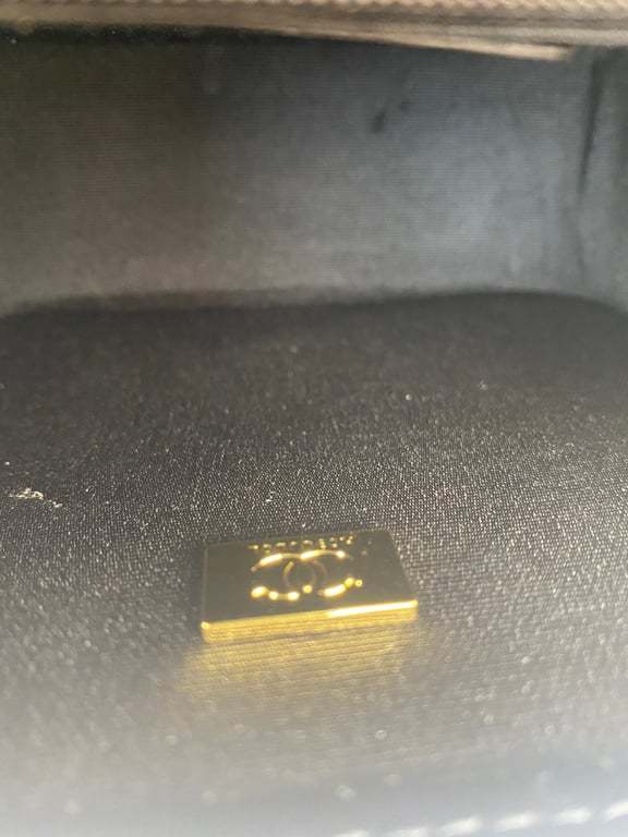 CHL SMALL FLAP BAG WITH TOP HANDLE BLACK AS3652