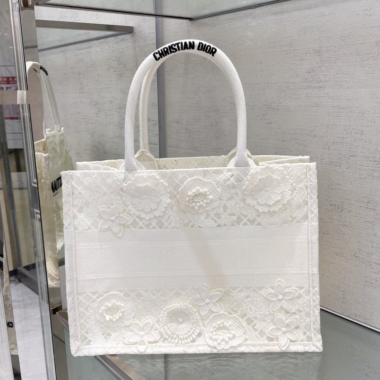 DIR 36CM WHITE D-LACE EMBROIDERY WITH 3D MACRAME EFFECT TOTE BAG