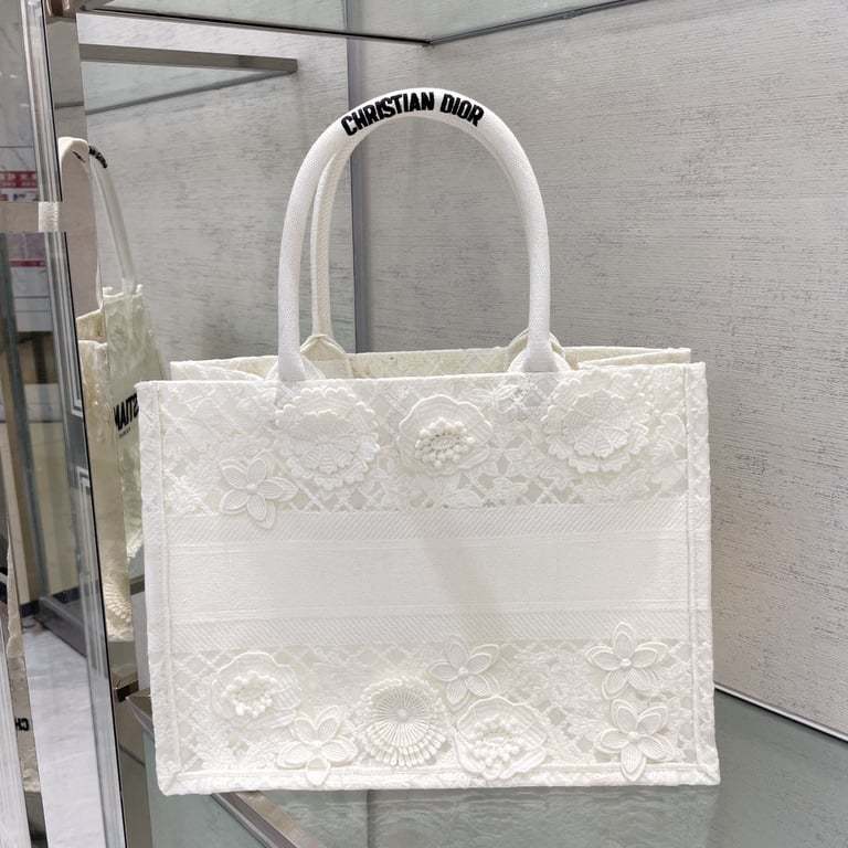 DIR 36CM WHITE D-LACE EMBROIDERY WITH 3D MACRAME EFFECT TOTE BAG