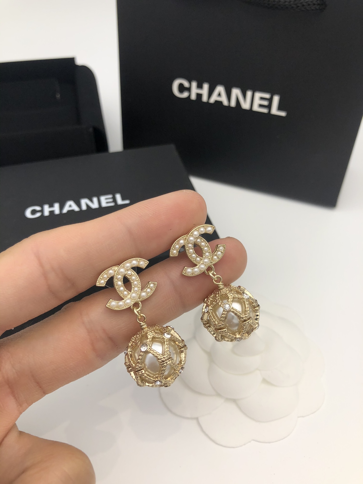 CC GOLD CAGED PEARL EARRINGS