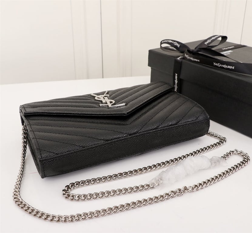 SAINT LAURENT CASSANDRE MATELASSE CHAIN WALLET IN GRAIN DE POUDRE EMBOSSED BLACK SILVER 22CM