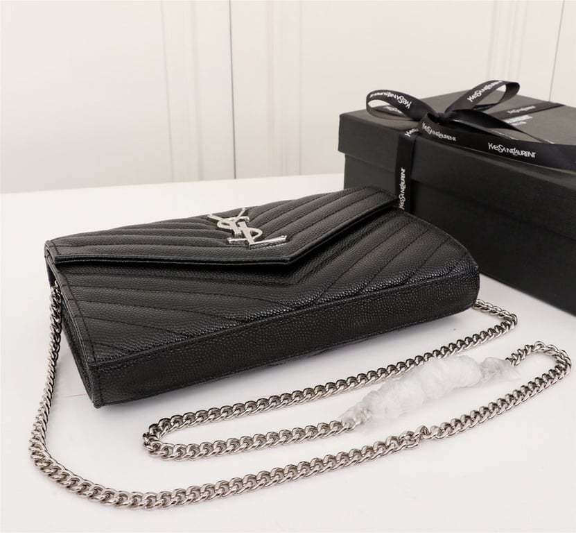 SAINT LAURENT CASSANDRE MATELASSE CHAIN WALLET IN GRAIN DE POUDRE EMBOSSED BLACK SILVER 22CM