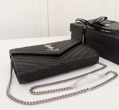 SAINT LAURENT CASSANDRE MATELASSE CHAIN WALLET IN GRAIN DE POUDRE EMBOSSED BLACK SILVER 22CM