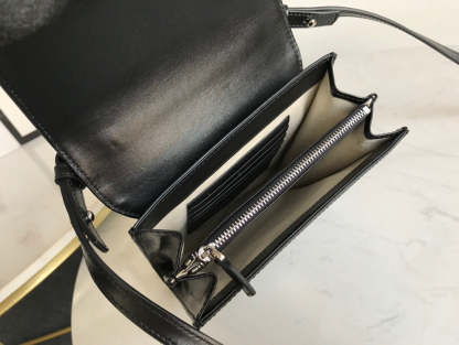gg Embossed Messenger Bag Black gg Embossed For Men 8.1in/20.5cm gg 625782 1W3AN 1000465
