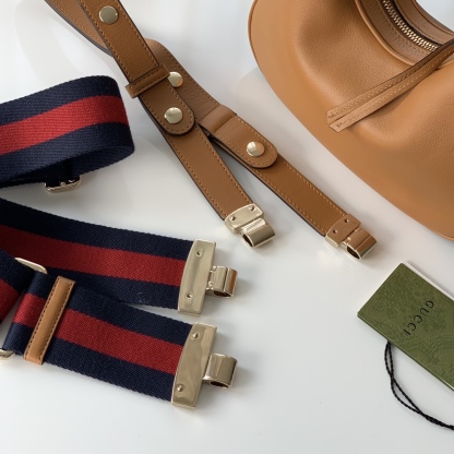 GG GG ATTACHE SMALL SHOULDER BAG IN ORANGE 23CM 702823 UXWBG 3162