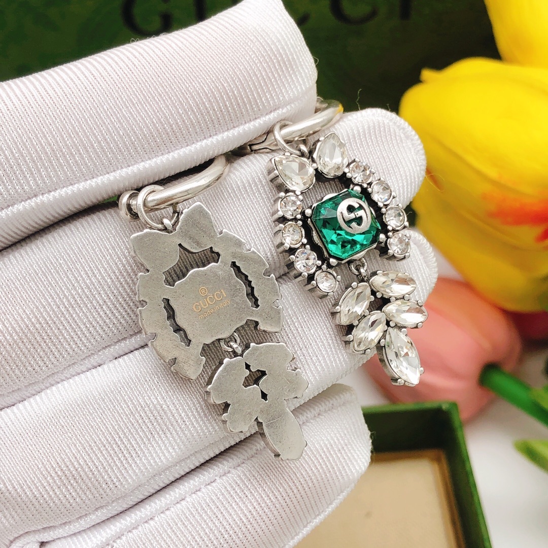 GG GG EARRINGS