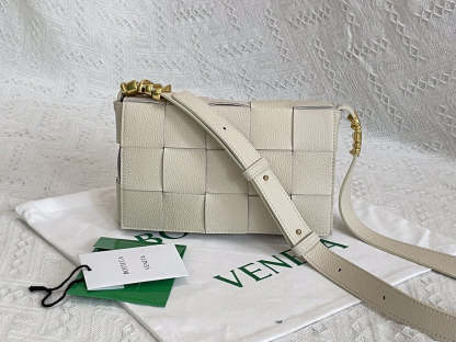 BV Cassette White, For Women, Women’s Bags 9.1in/23cm 666870V17H19009