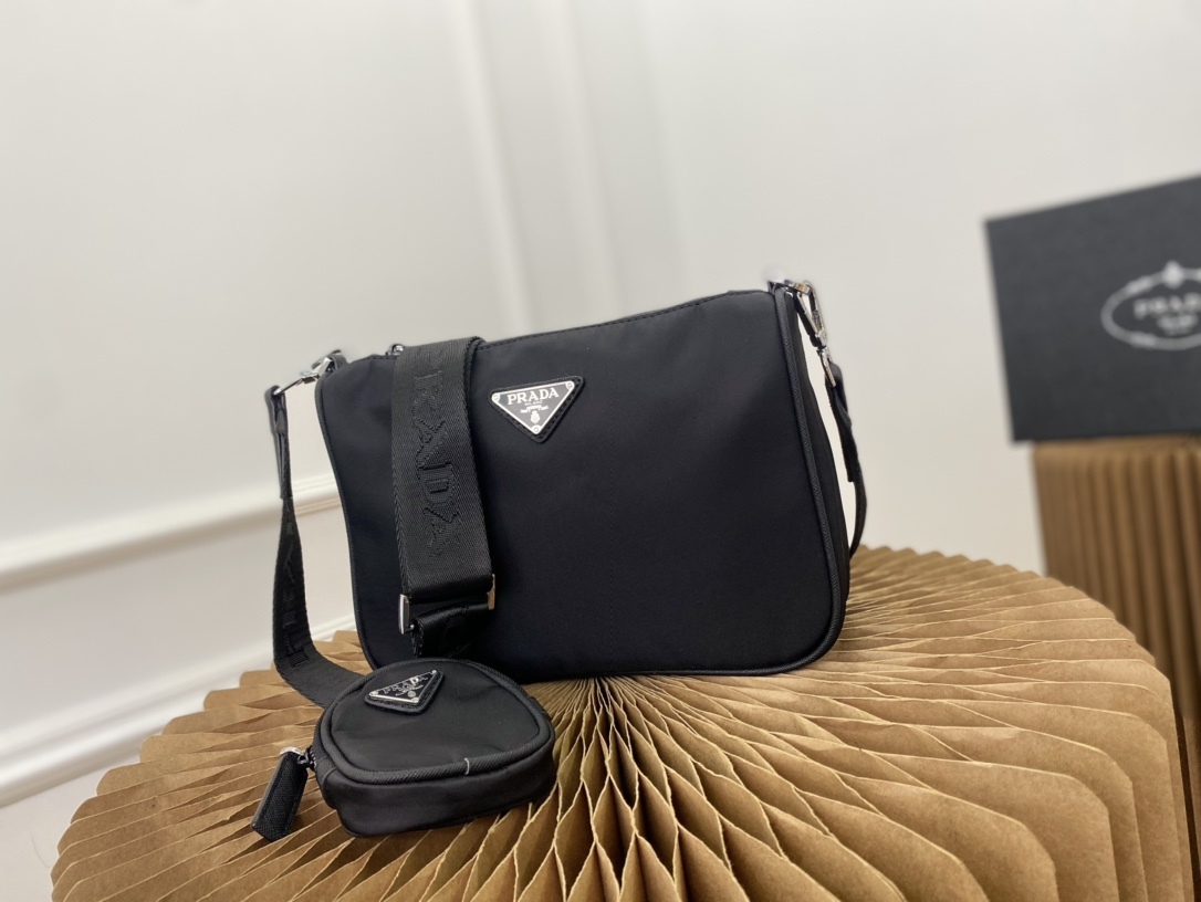 PR RE-EDITION 2000 RE-NYLON SHOULDER BAG 1BH046R064F0002VW11