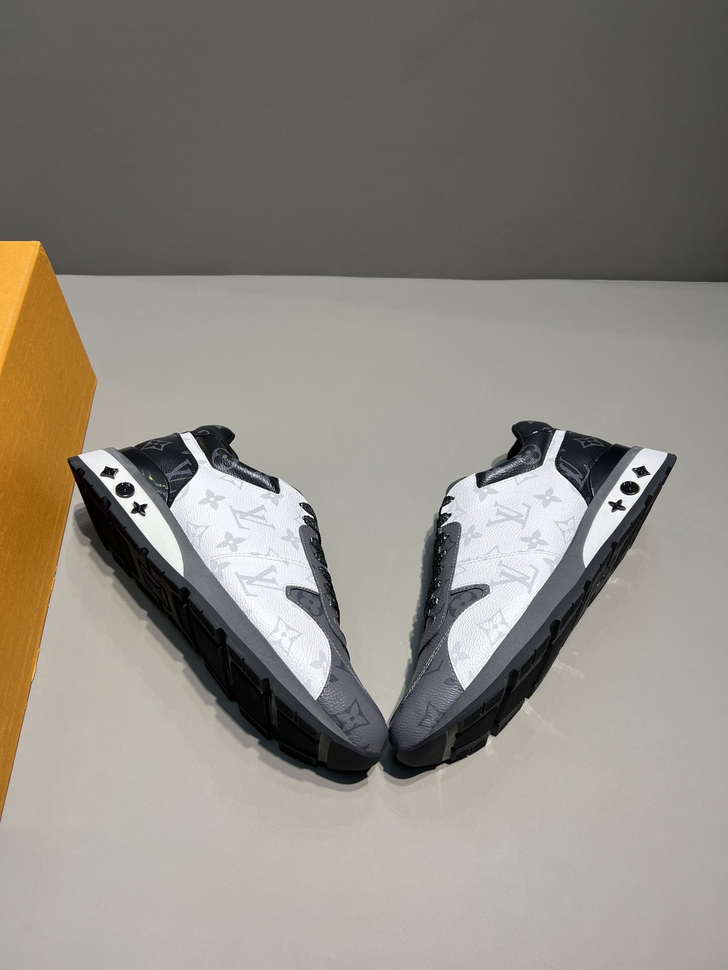 LUV RUN AWAY SNEAKER MONOGRAM CANVAS BLACK/WHITE/GREY