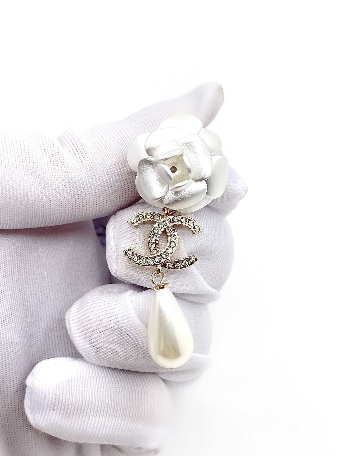CC PEARL EARRINGS