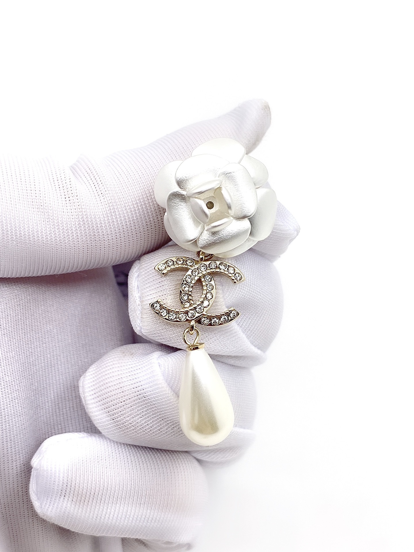 CC PEARL EARRINGS