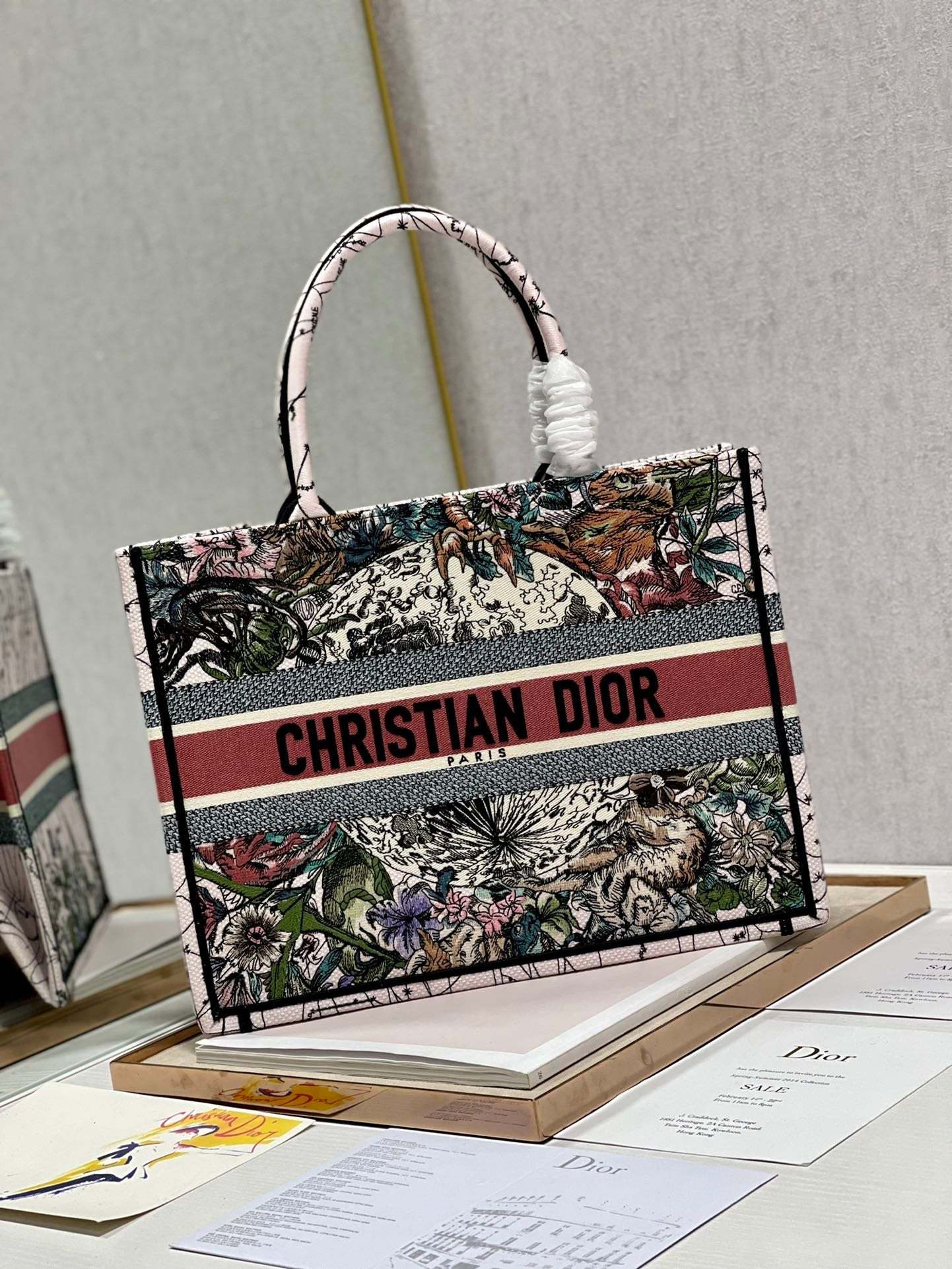 DI Medium Book Tote Multicolor Constellation Embroidery, Multicolor, For Women Women’s Handbags, Shoulder Bags, 36cm CD M1296ZRHP_M884
