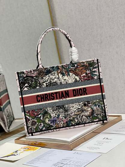 DI Medium Book Tote Multicolor Constellation Embroidery, Multicolor, For Women Women’s Handbags, Shoulder Bags, 36cm CD M1296ZRHP_M884