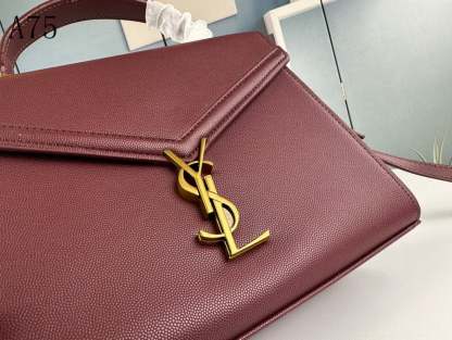 SAINT LAURENT CASSANDRA MEDIUM TOP HANDLE IN GRAIN DE POUDRE EMBOSSED DARK PECAN 24CM