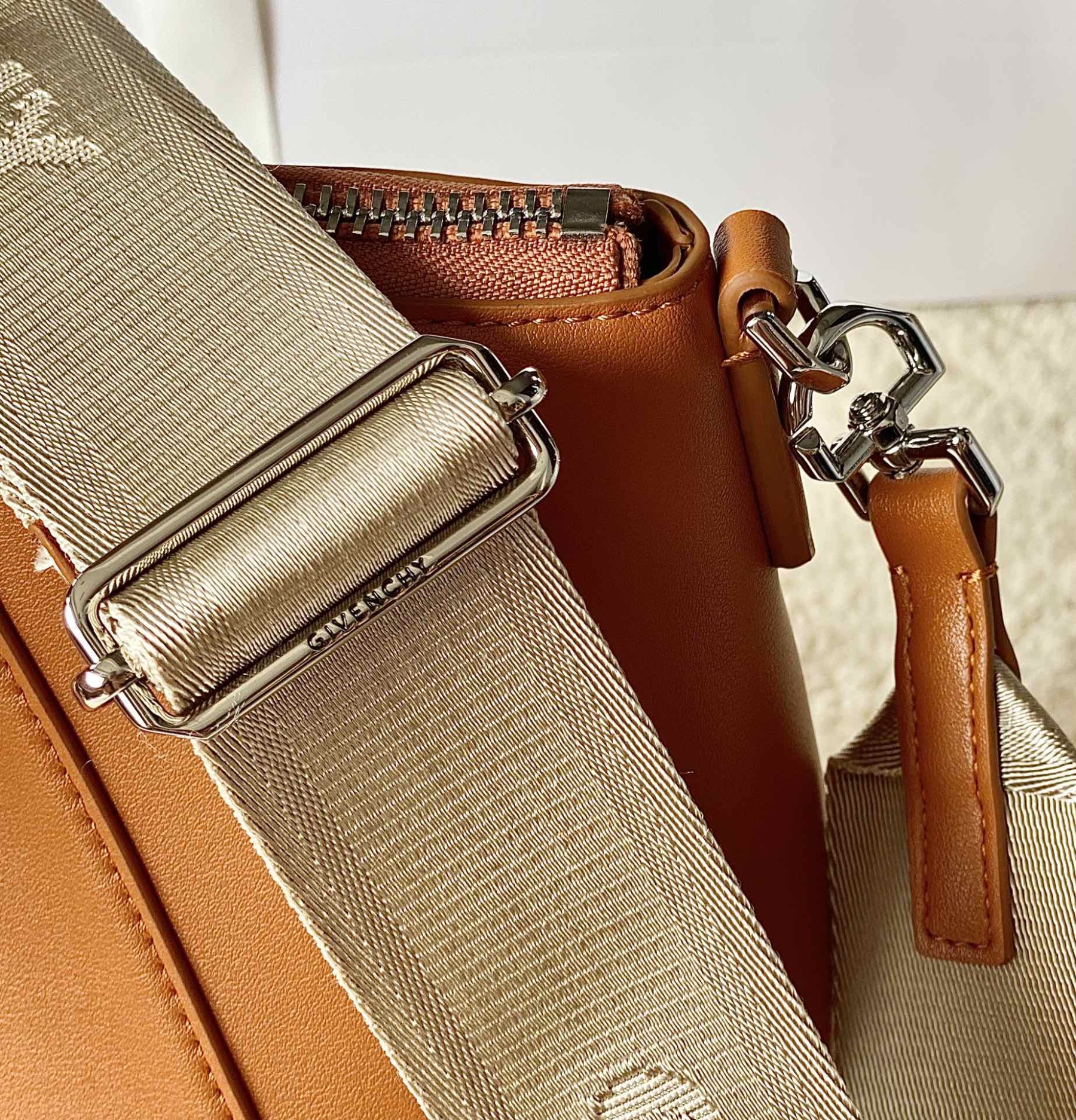 gv Small Antigona Sport Bag Pumpkin For Women, Handbags, Shoulder Bags 13in/33cm GVC BB50MZB1A4-802