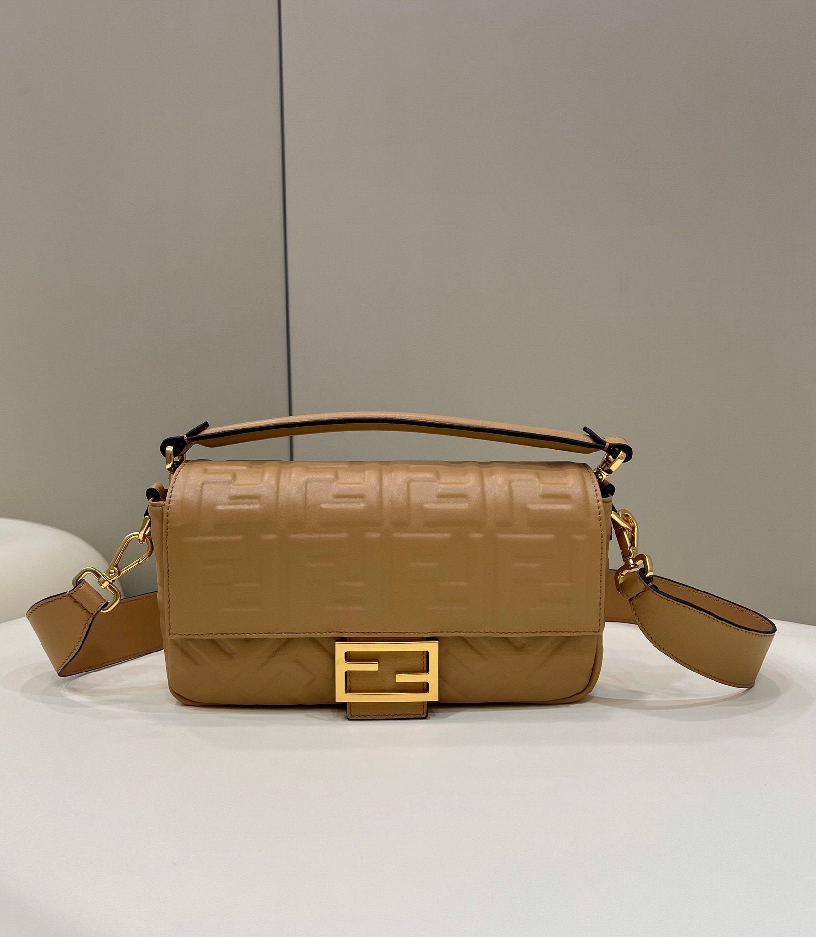 FI Baguette Brown For Women, Women’s Handbags, Shoulder And Crossbody Bags 10.6in/27cm FF 8BR600