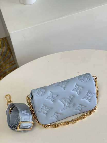 LUV WALLET ON STRAP BUBBLEGRAM BLUE