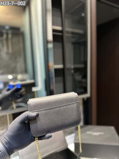 SAINT LAURENT UPTOWN YSL PLAQUE GRAINED LEATHER 18CM