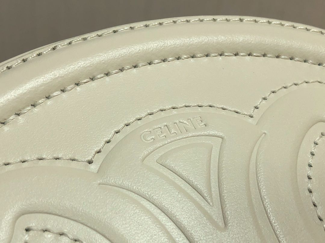 CE CROSSBODY OVAL PURSE CUIR TRIOMPHE IN SMOOTH CALFSKIN WHITE