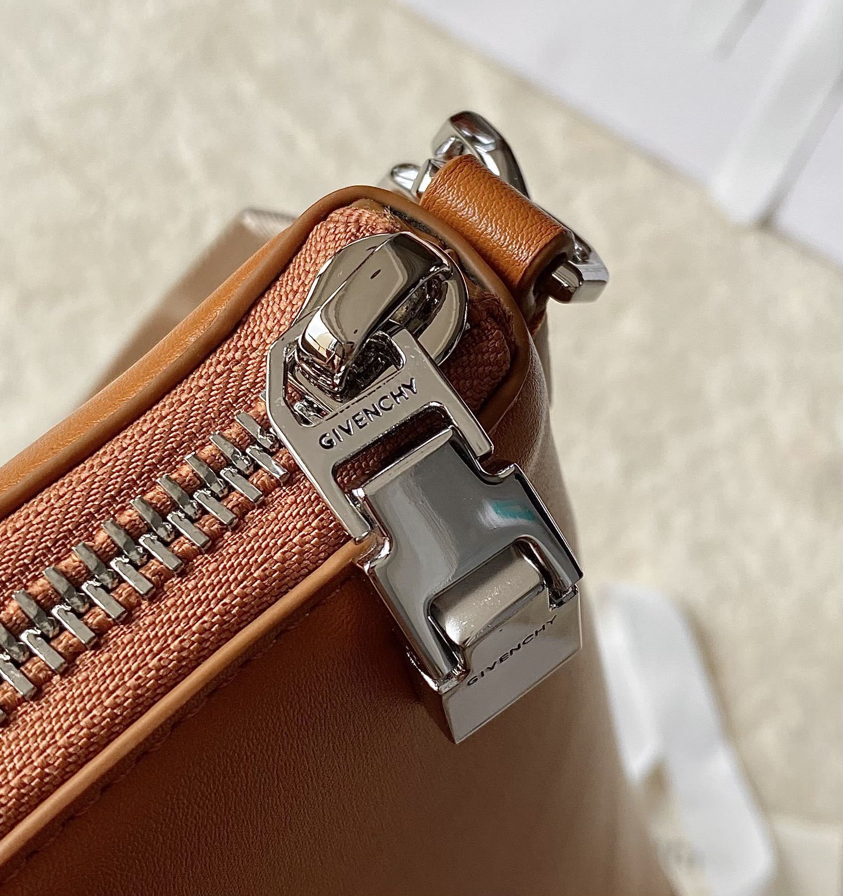 gv Small Antigona Sport Bag Pumpkin For Women, Handbags, Shoulder Bags 13in/33cm GVC BB50MZB1A4-802