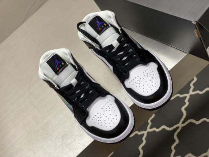 Nike air Jordan 1 Mid Wmns &#8216;Hologram&#8217; Black For Men DR9495-001