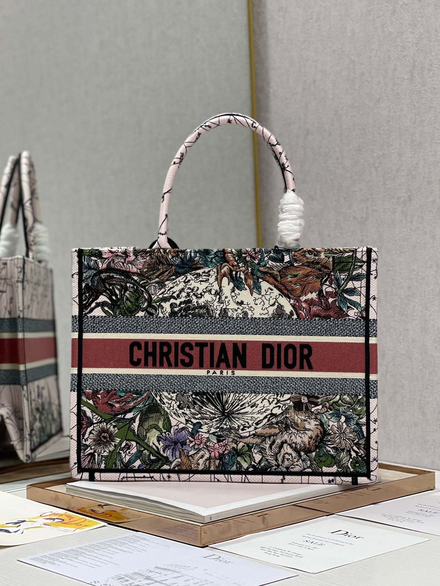 DI Medium Book Tote Multicolor Constellation Embroidery, Multicolor, For Women Women’s Handbags, Shoulder Bags, 36cm CD M1296ZRHP_M884